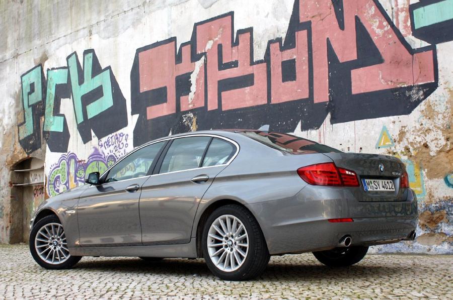  BMW 535i 2011 года  (фото 36 из 48)
